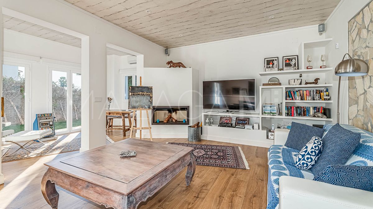 Villa for sale in Nueva Andalucia