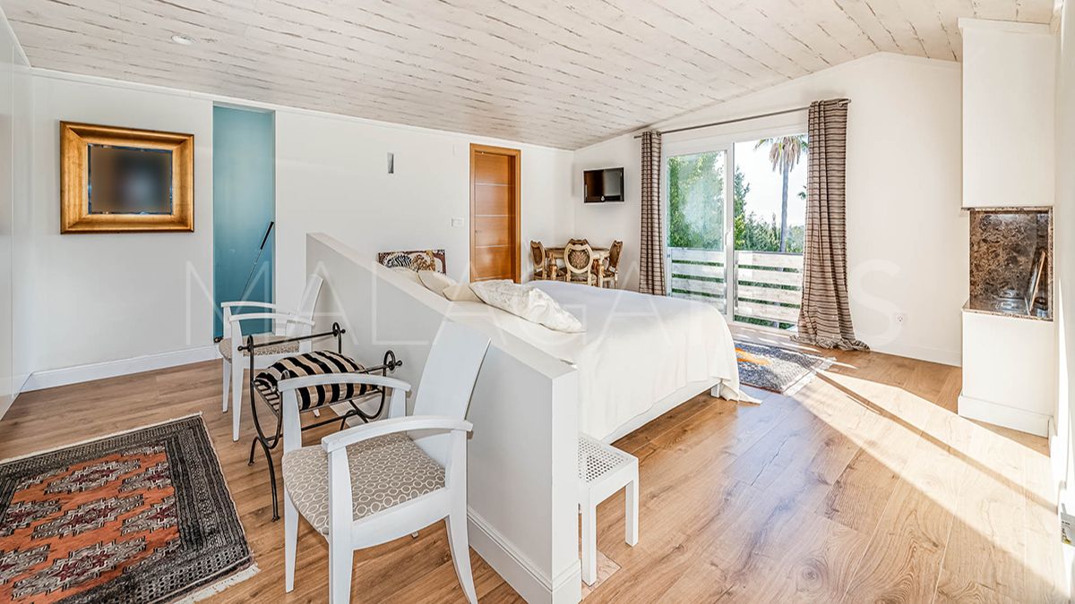Villa for sale in Nueva Andalucia