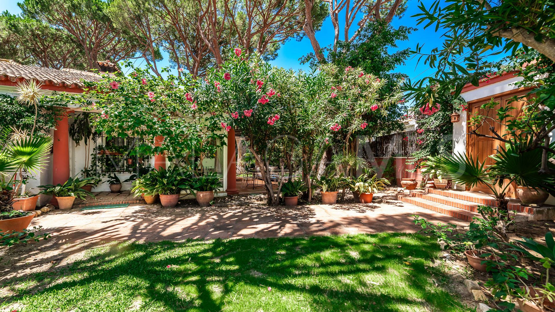 Villa for sale in Marbella Este