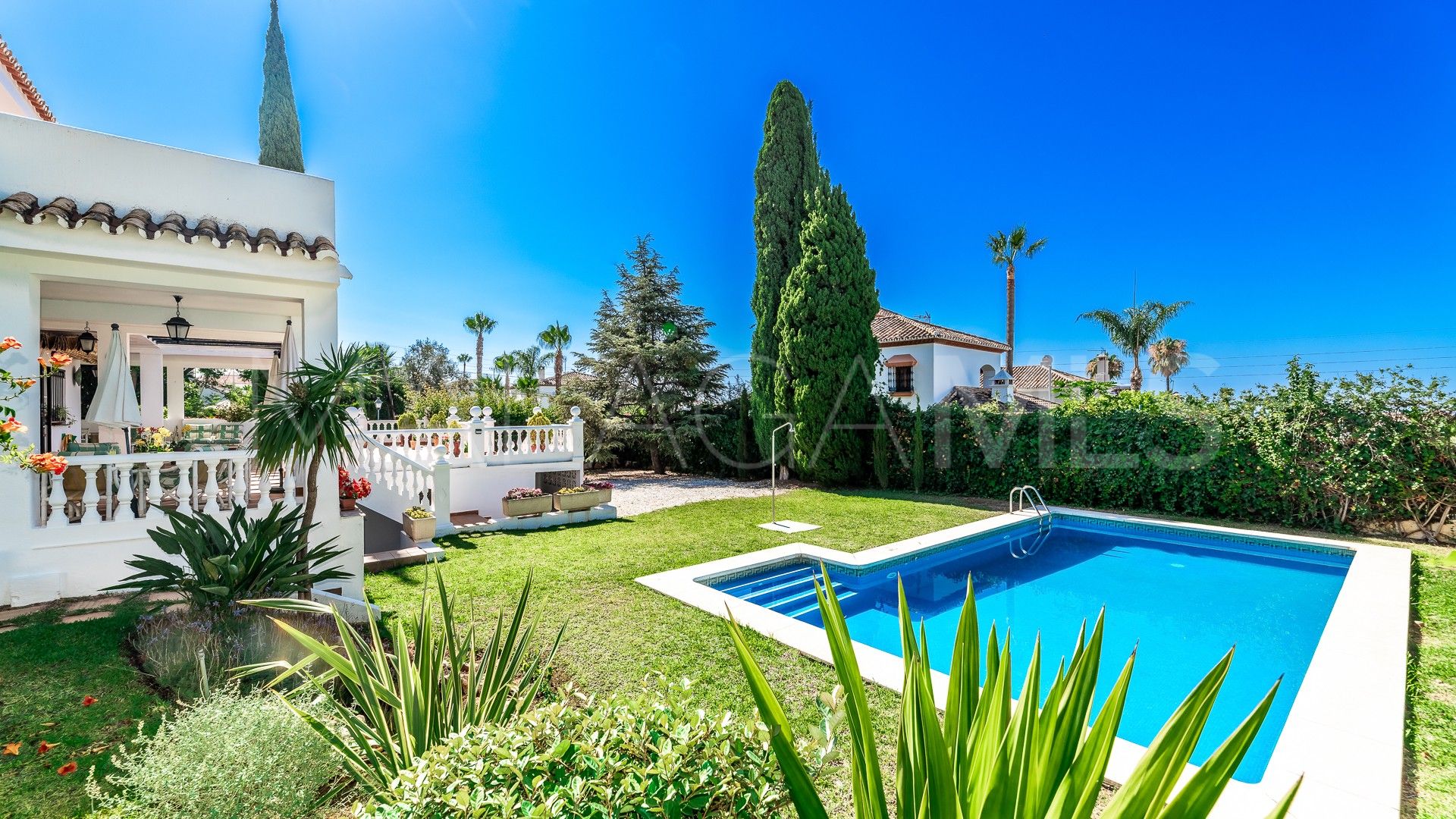 Villa for sale in Marbella Golden Mile with 6 bedrooms