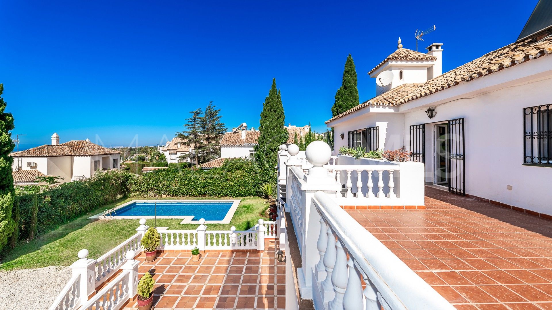 Villa for sale in Marbella Golden Mile with 6 bedrooms