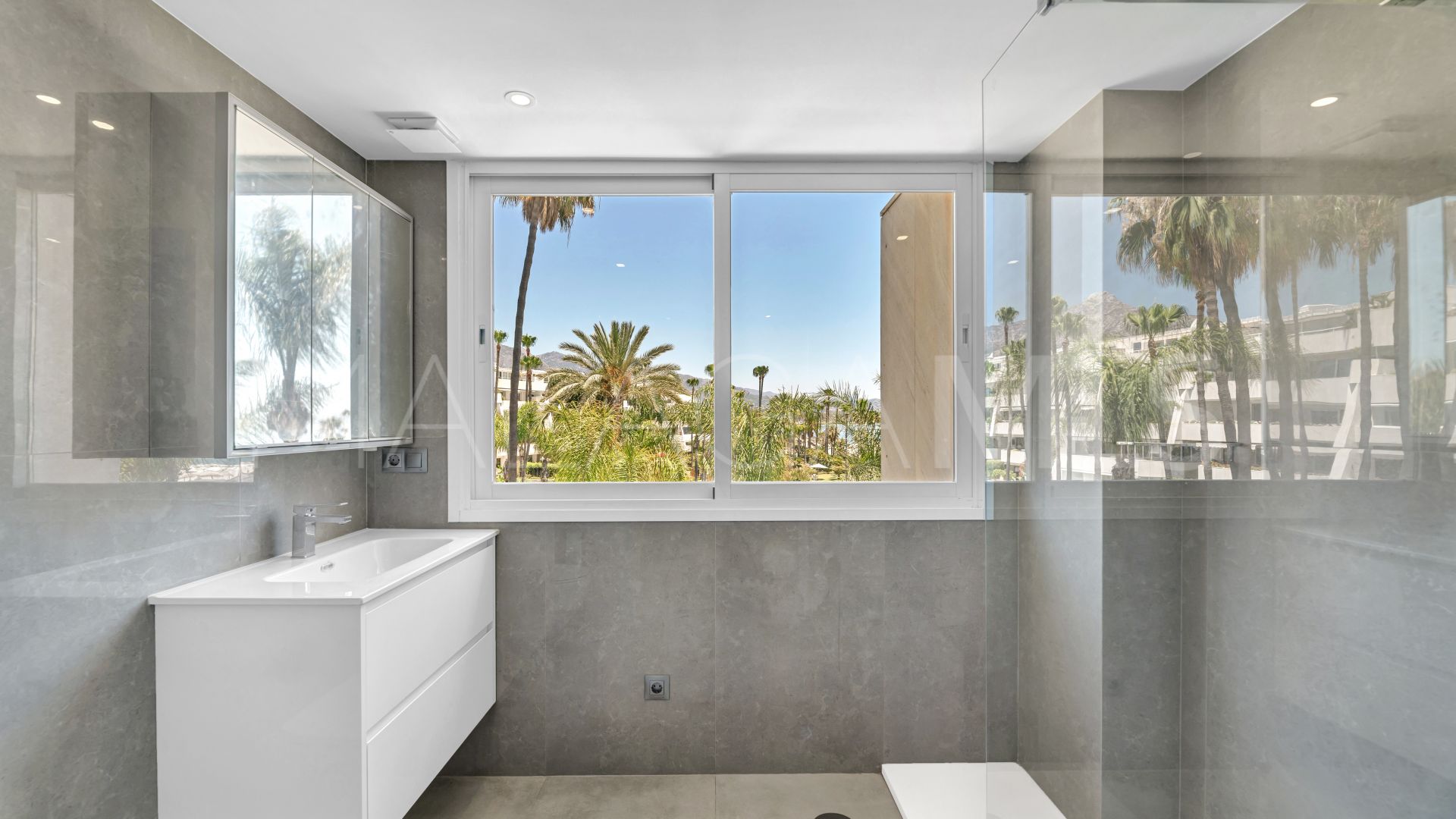 Wohnung for sale in Marbella - Puerto Banus