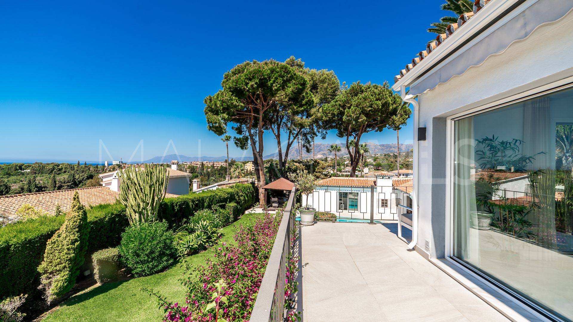 Villa for sale in Elviria