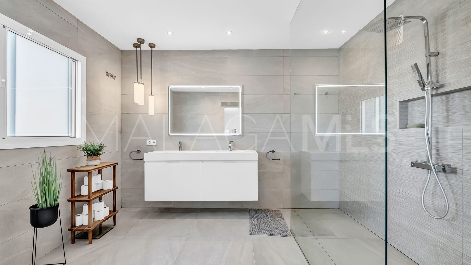 Villa for sale in Elviria