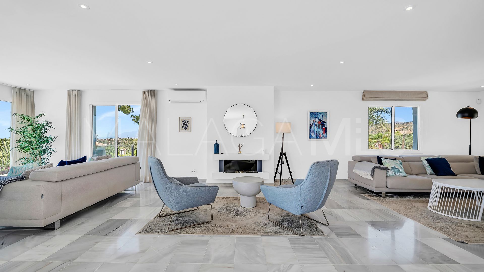 Villa for sale in Elviria
