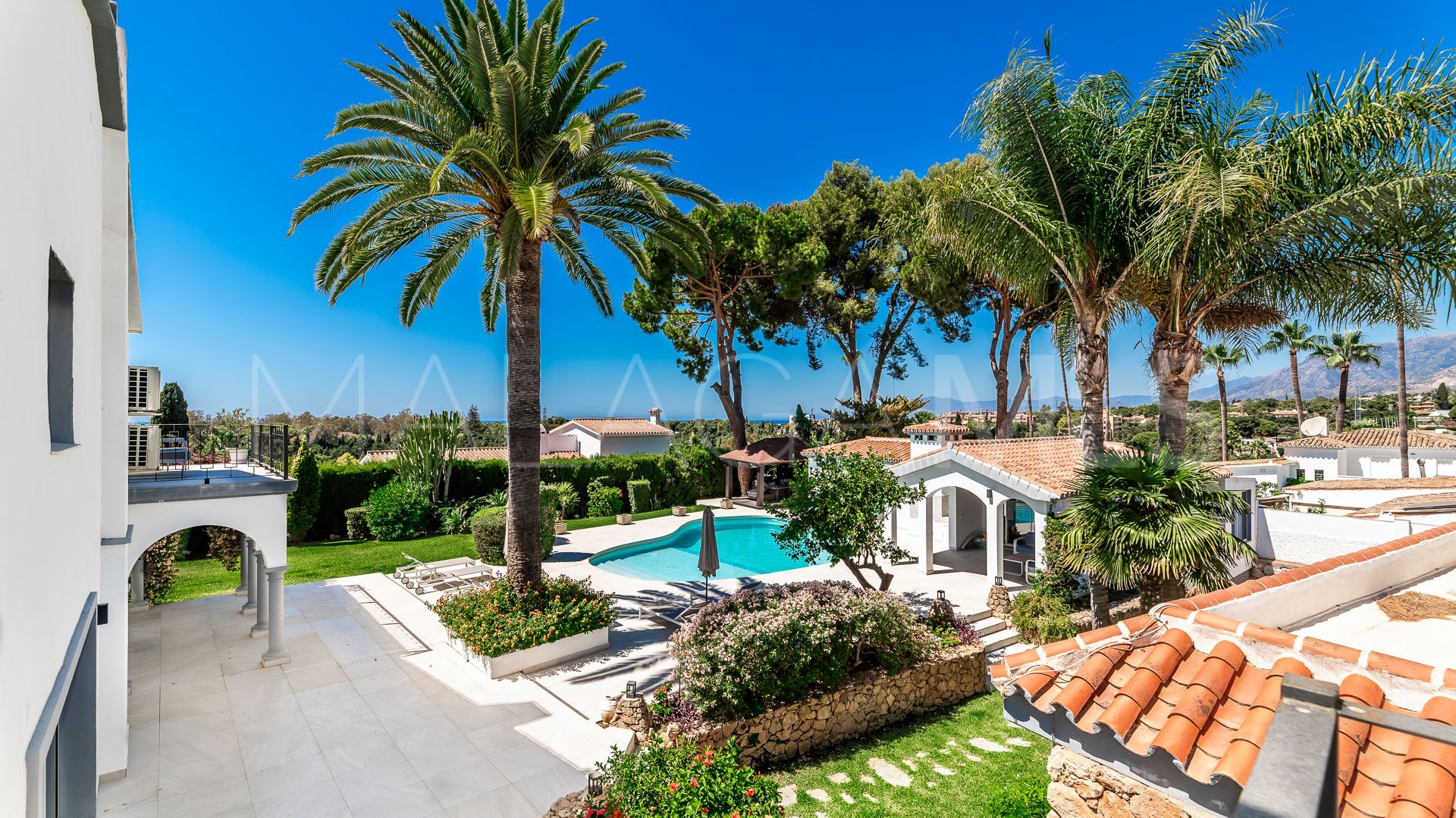 Villa for sale in Elviria