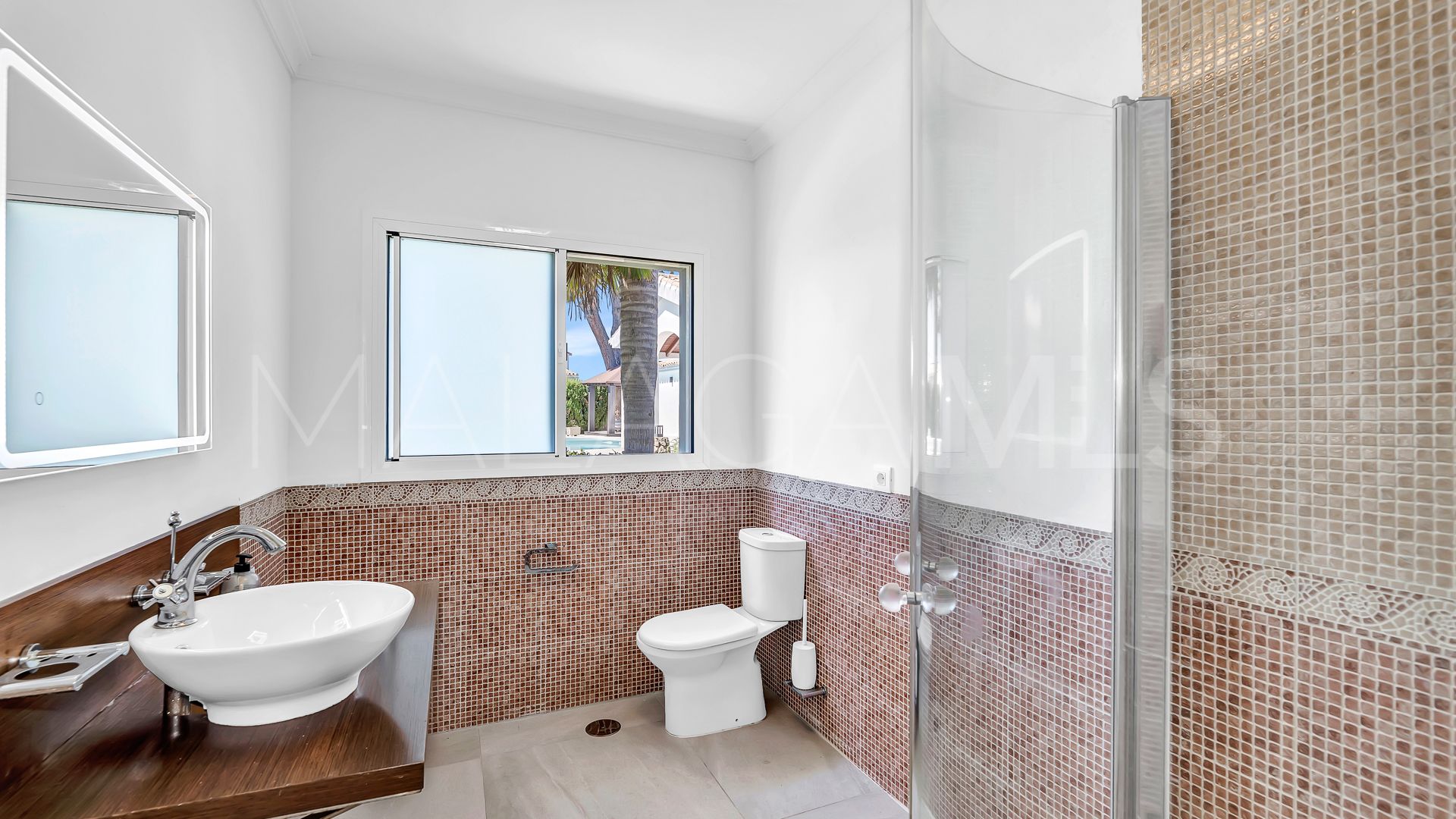Villa for sale in Elviria