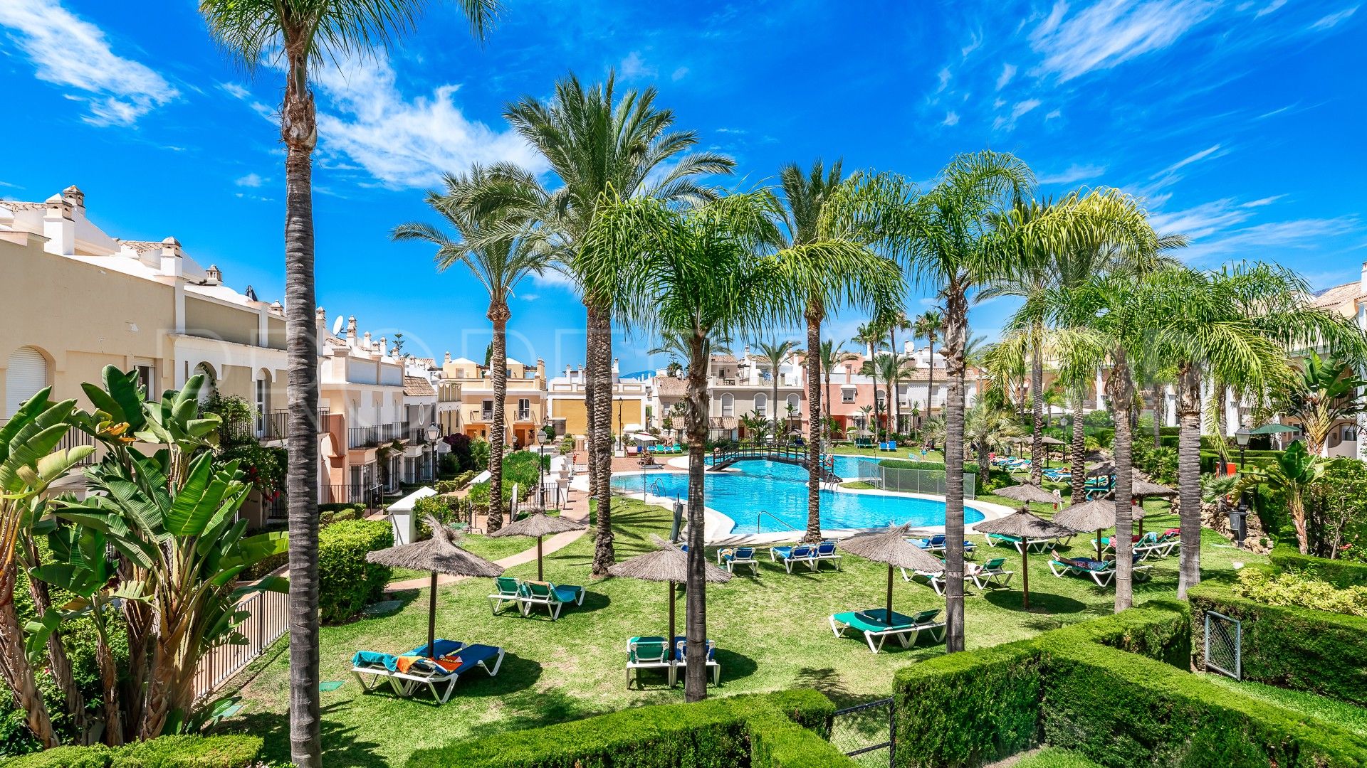 Bahia de Marbella town house for sale