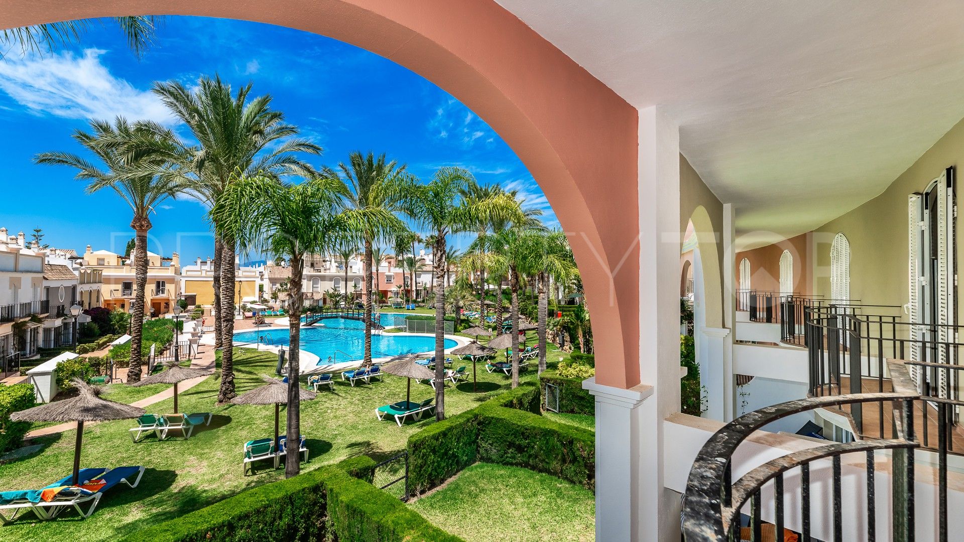 Bahia de Marbella town house for sale