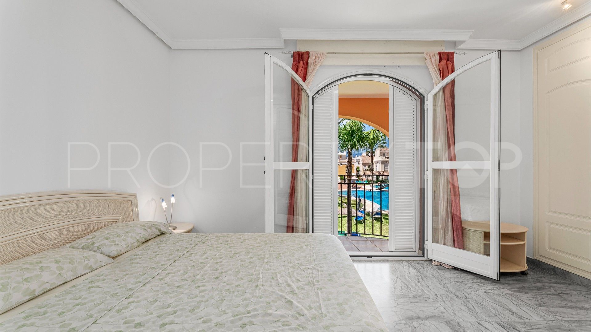 Bahia de Marbella town house for sale