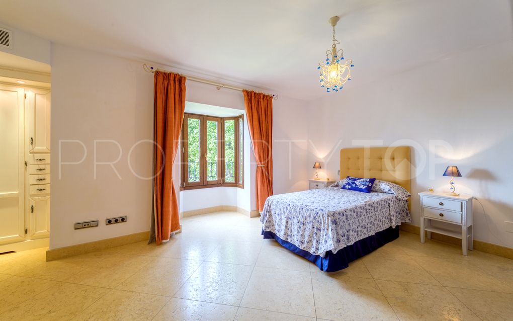 For sale Altos de Puente Romano villa with 5 bedrooms