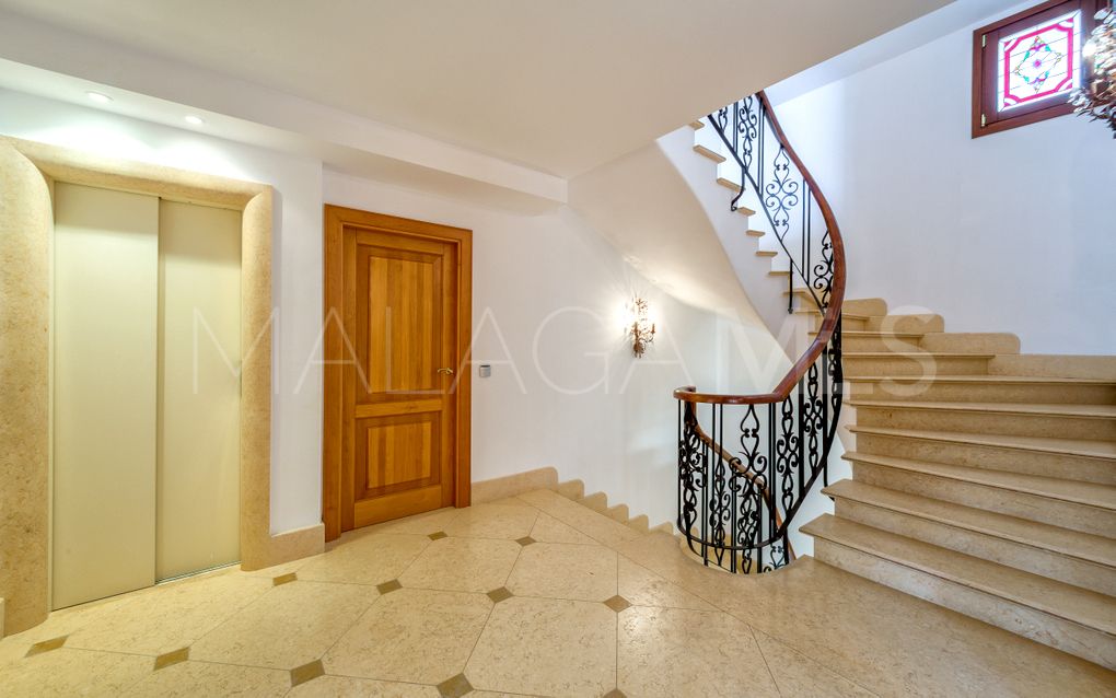 For sale Altos de Puente Romano villa with 5 bedrooms