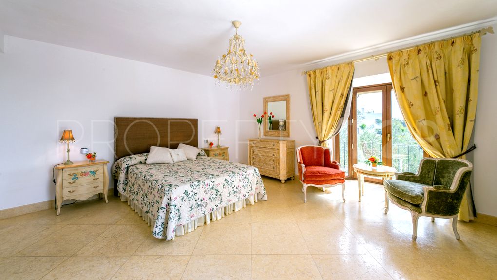 For sale Altos de Puente Romano villa with 5 bedrooms