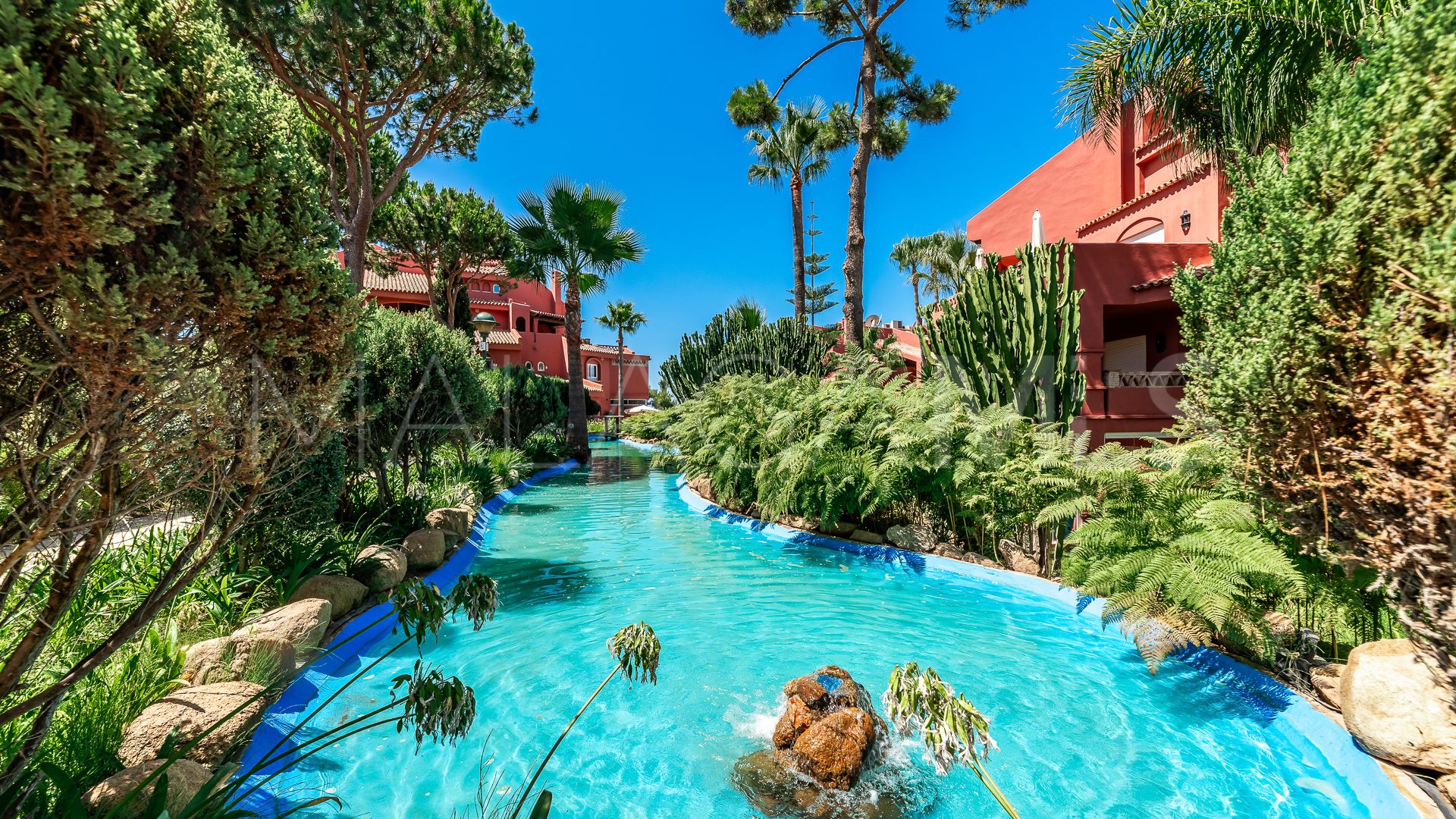 Apartamento for sale with 2 bedrooms in Elviria
