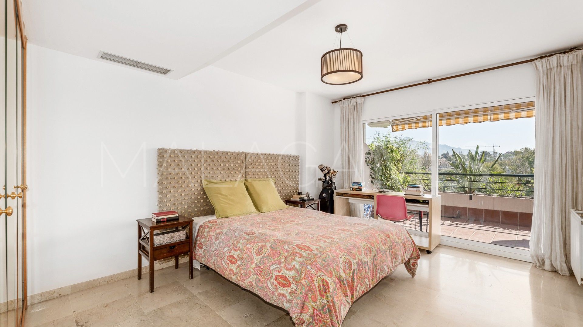 Duplex for sale in Guadalmina Alta