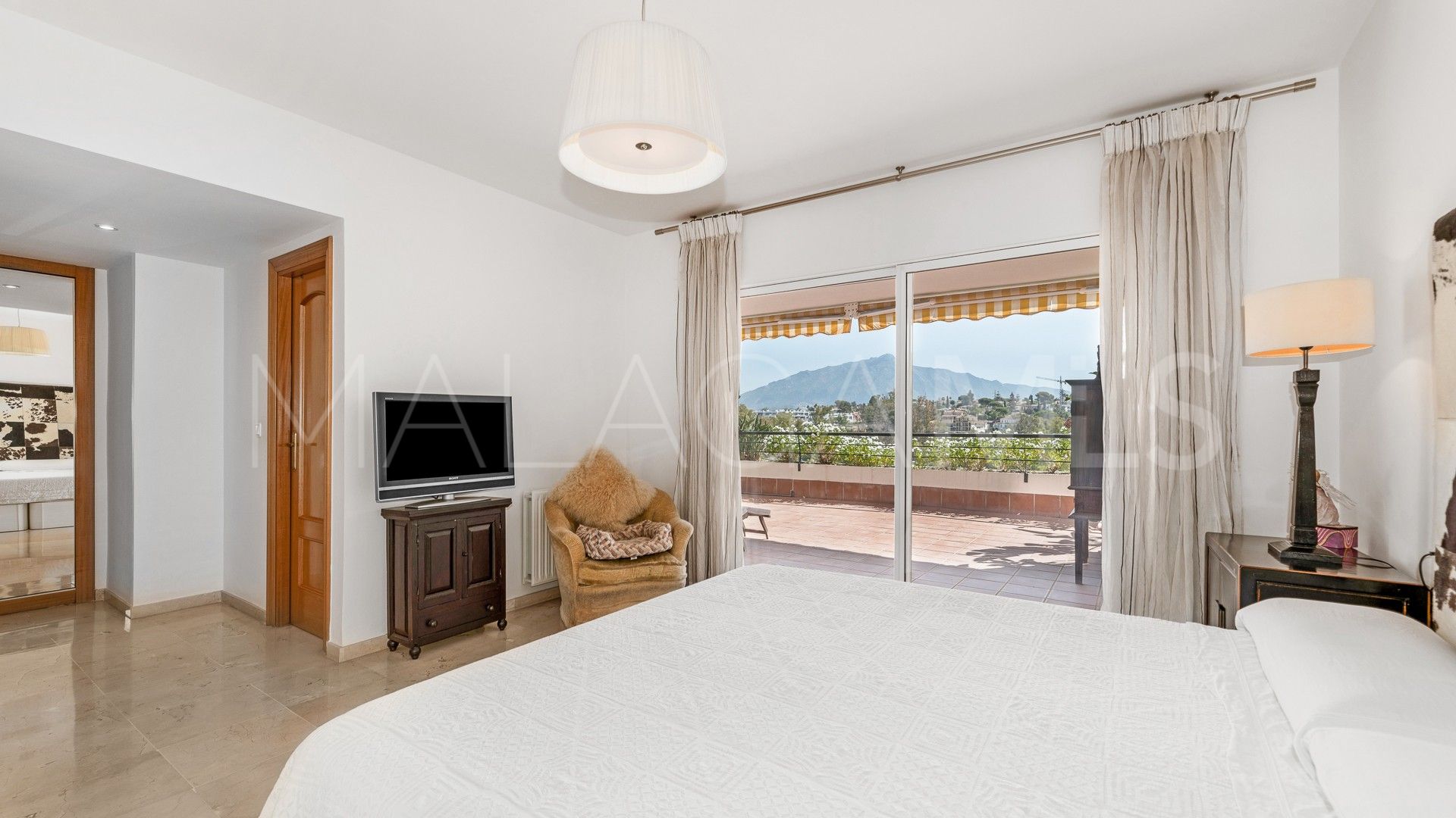 Duplex for sale in Guadalmina Alta