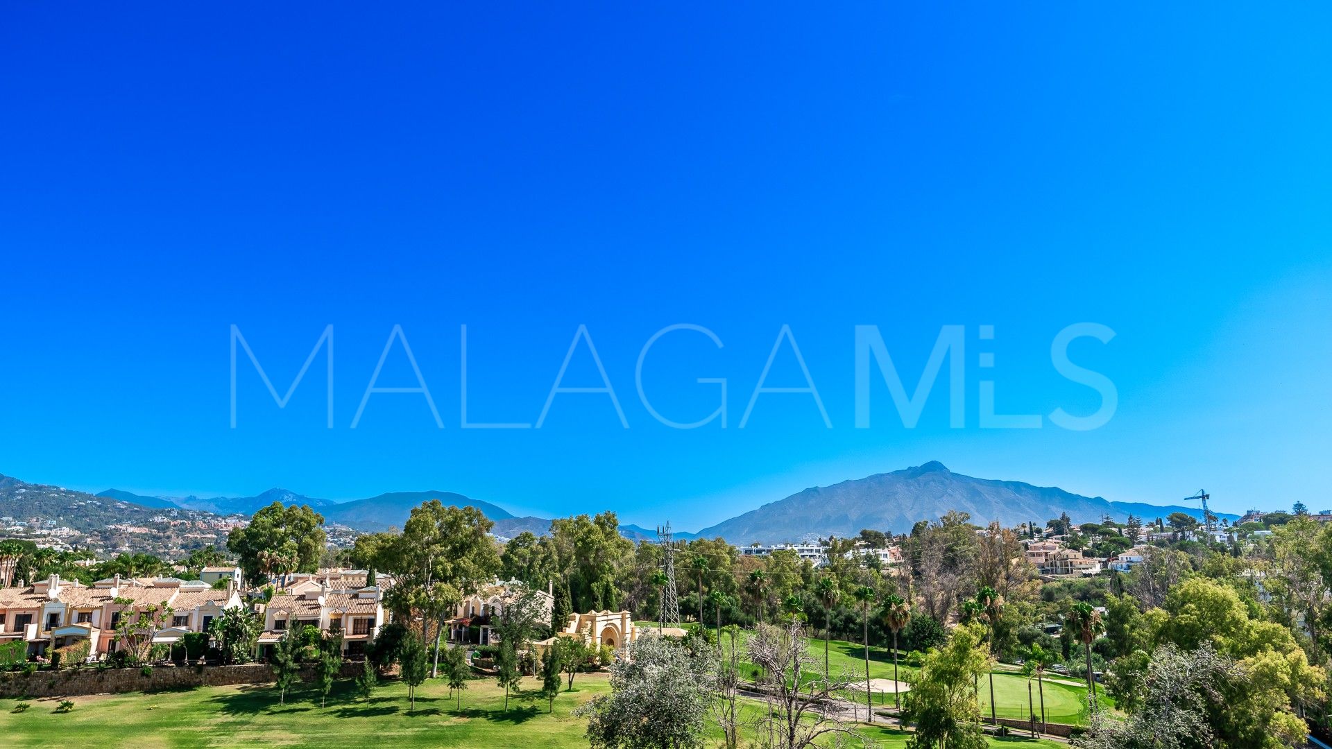 Duplex for sale in Guadalmina Alta