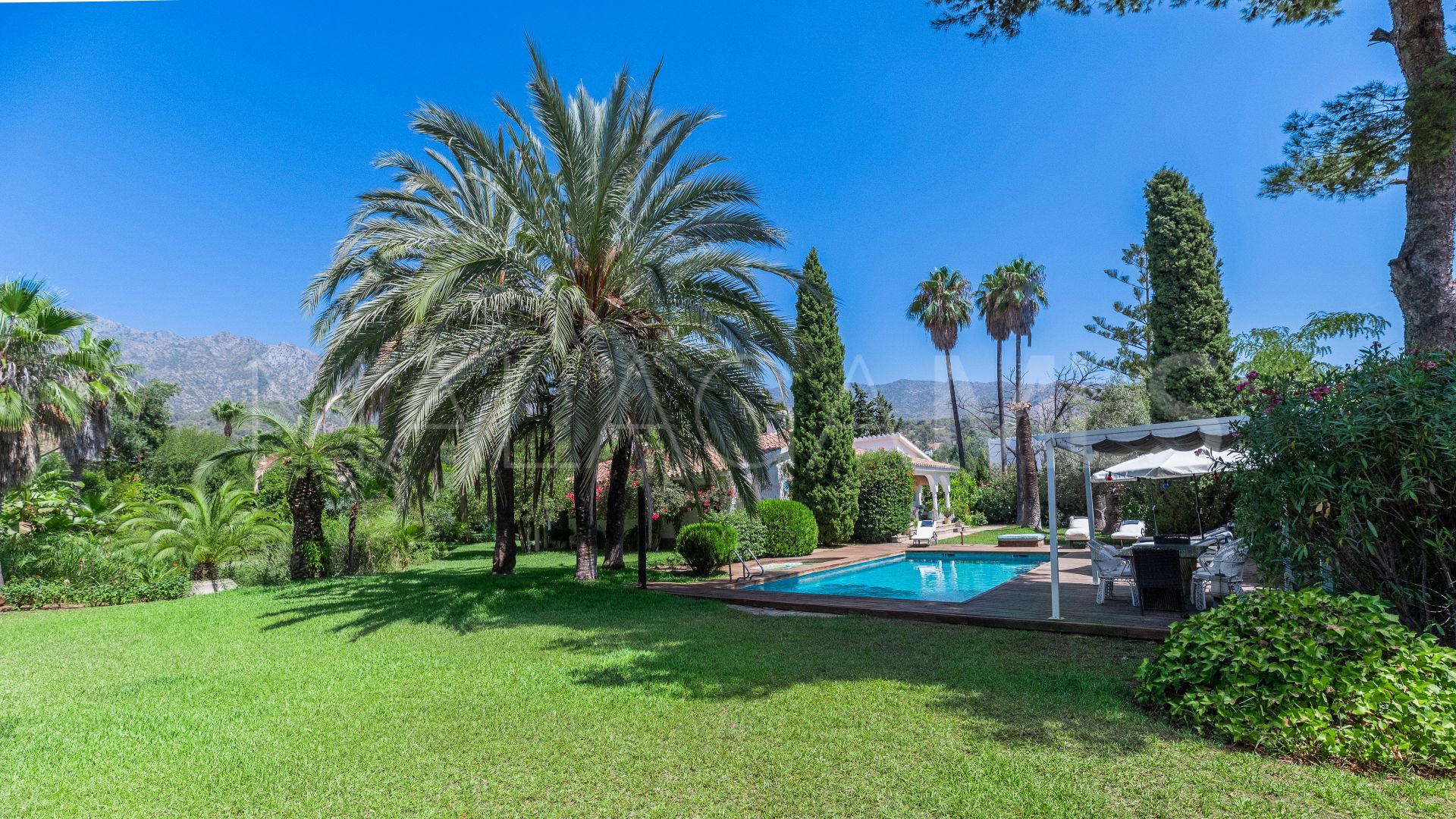 Villa for sale in Marbella City