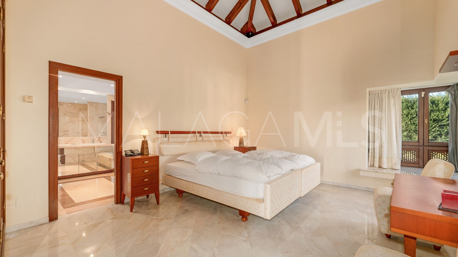 Villa with 6 bedrooms for sale in Beach Side Golden Mile