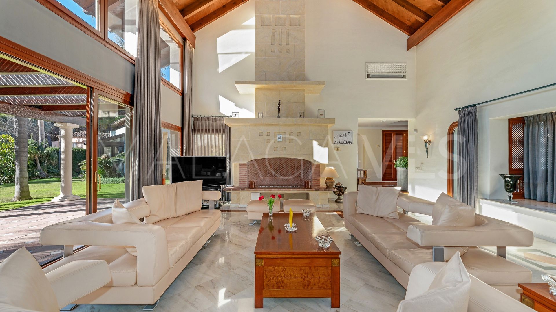 Villa with 6 bedrooms for sale in Beach Side Golden Mile