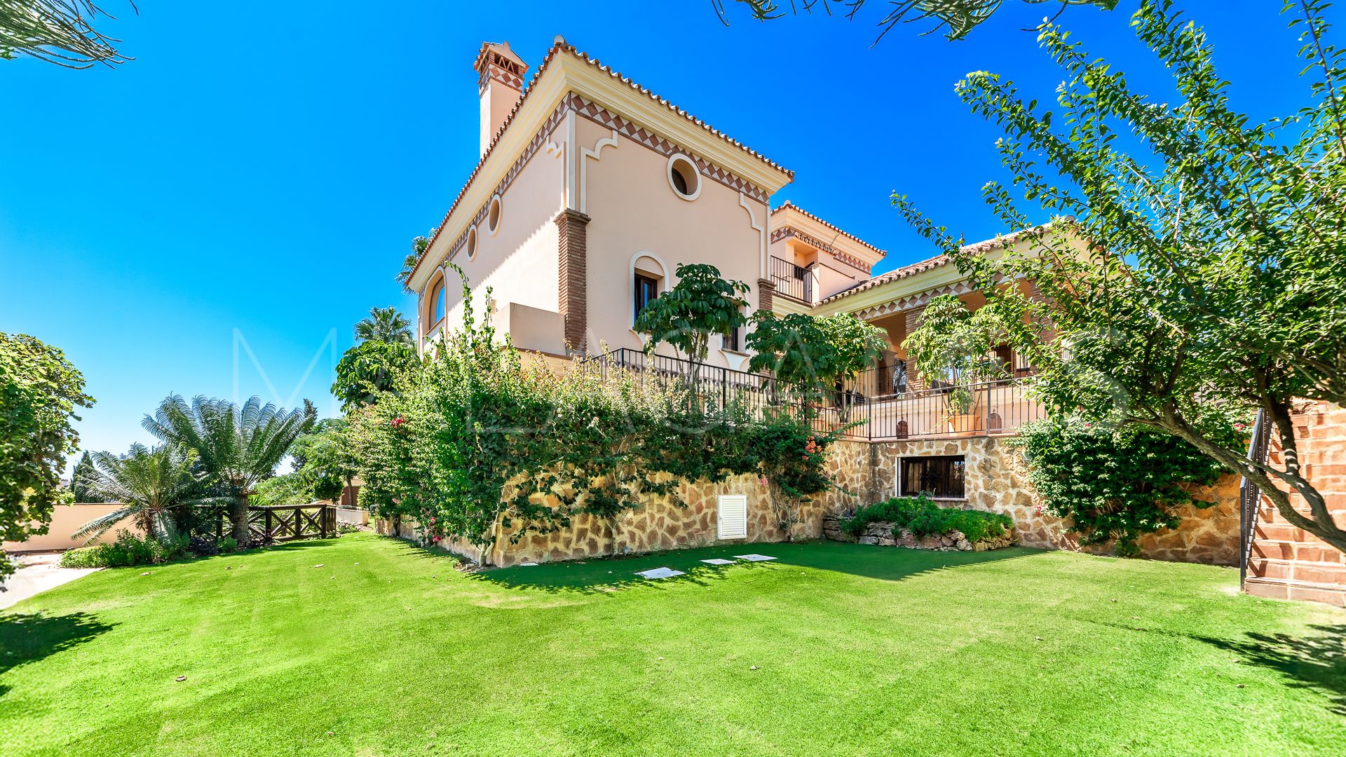 Villa for sale in Hacienda las Chapas