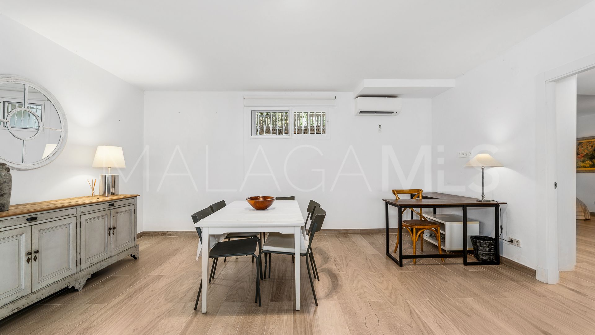 Buy villa in Elviria