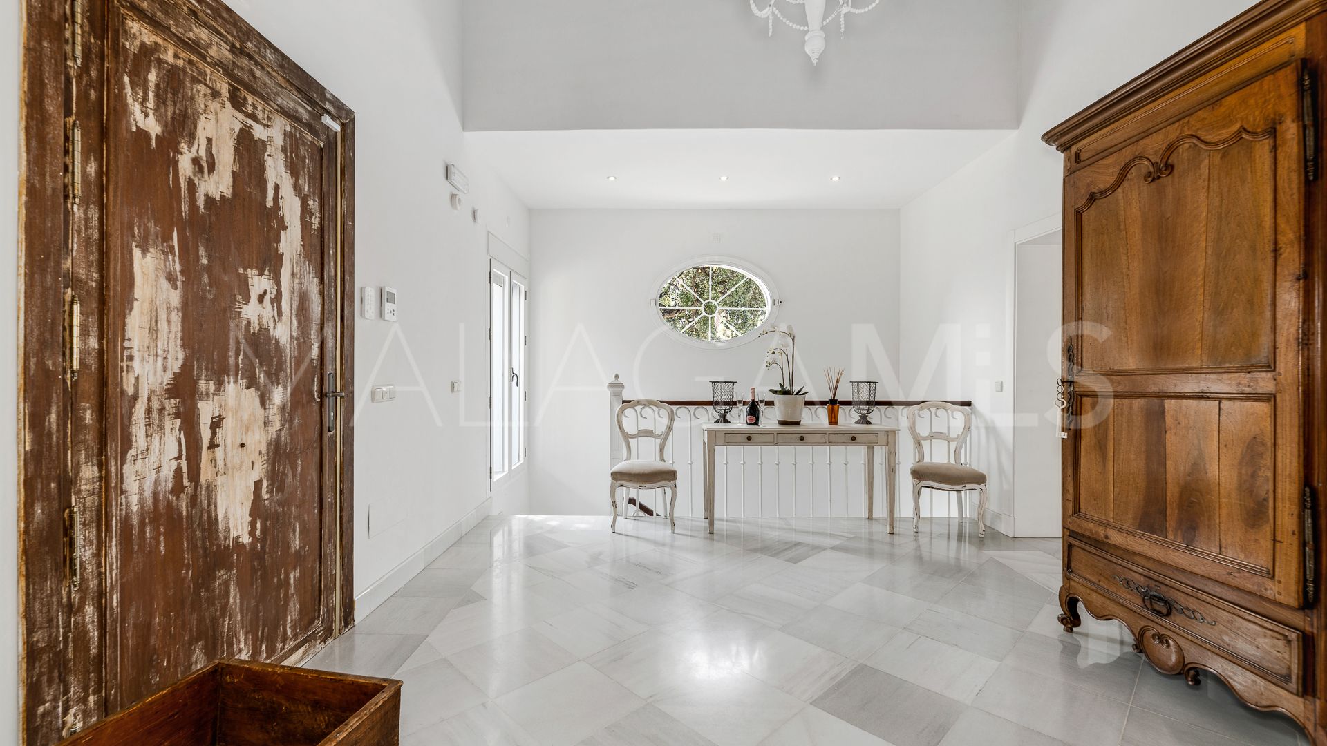 Buy villa in Elviria
