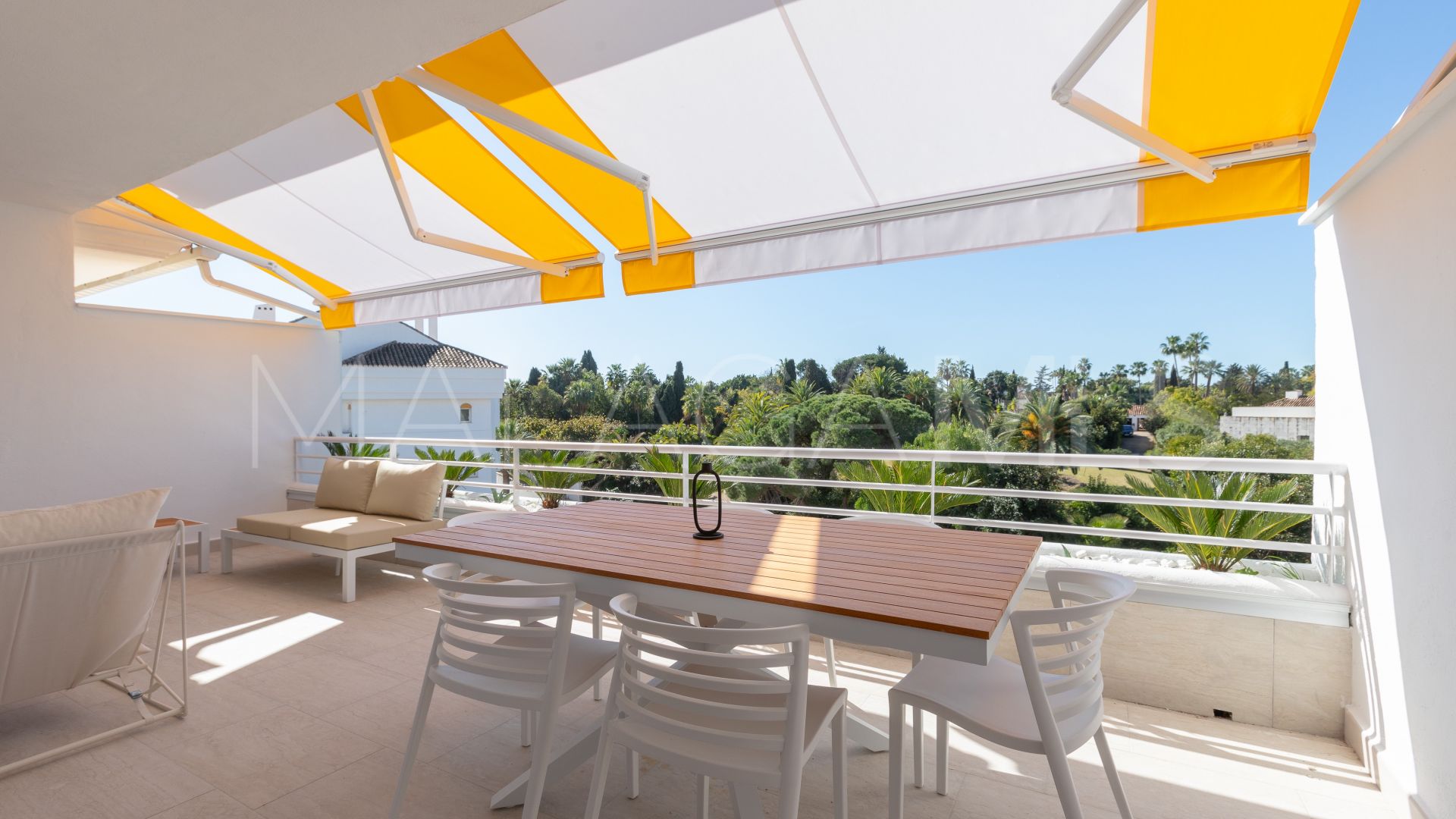 For sale apartment in Guadalmina Baja with 4 bedrooms