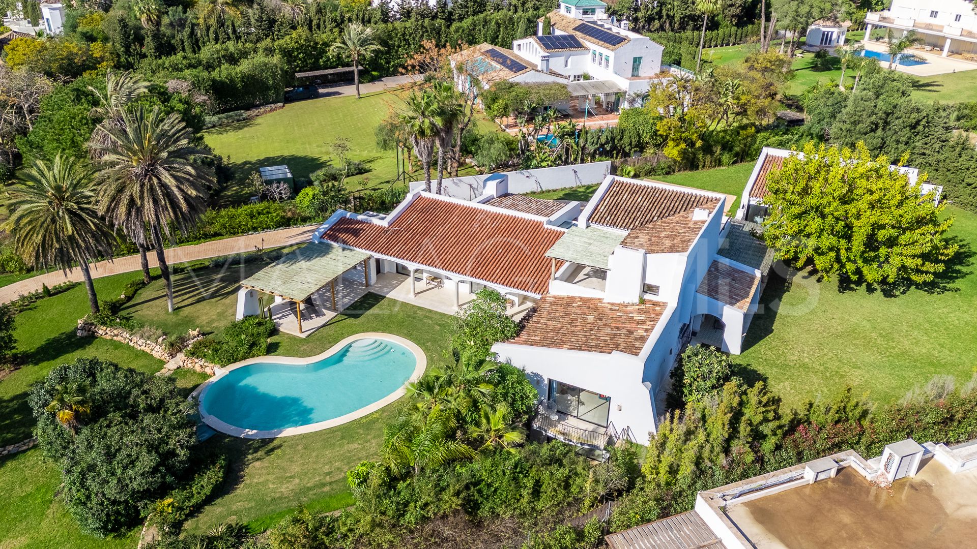 Villa for sale in Guadalmina Baja