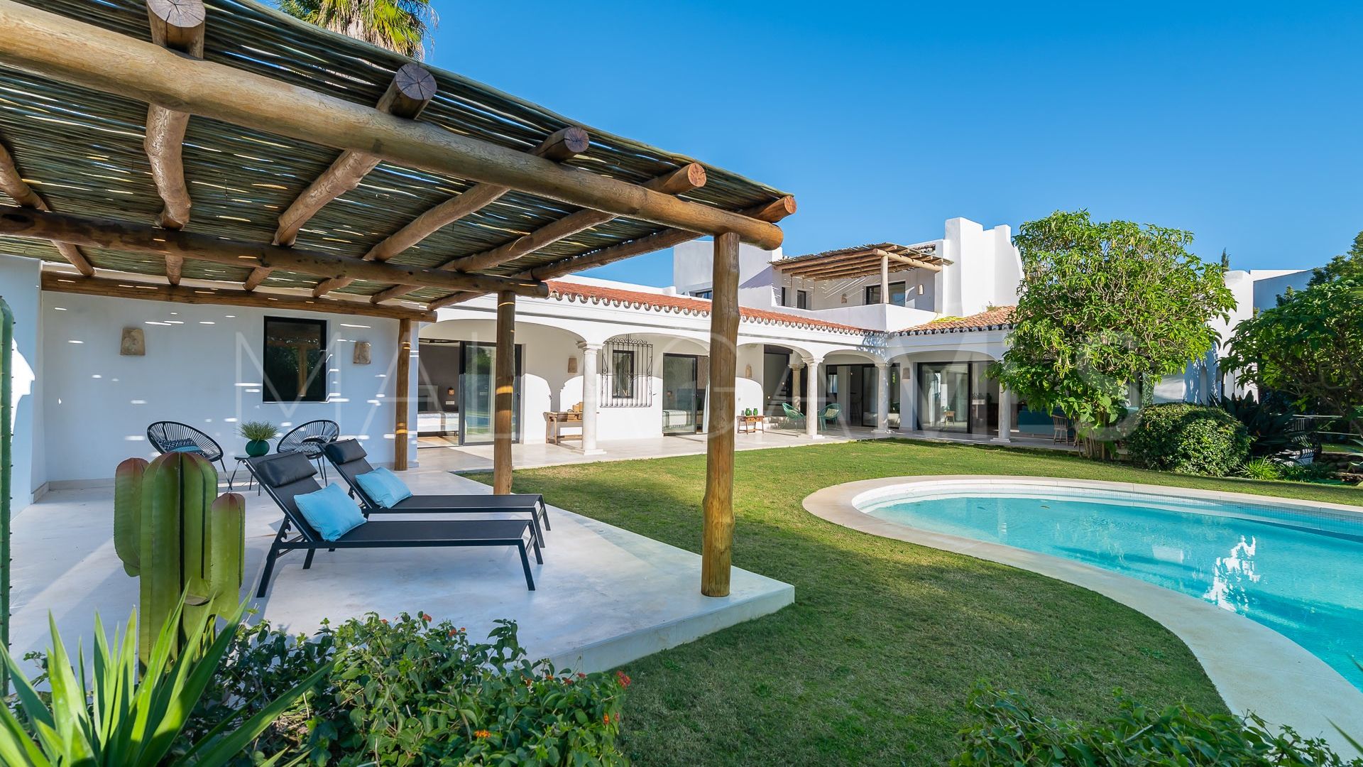 Villa for sale in Guadalmina Baja