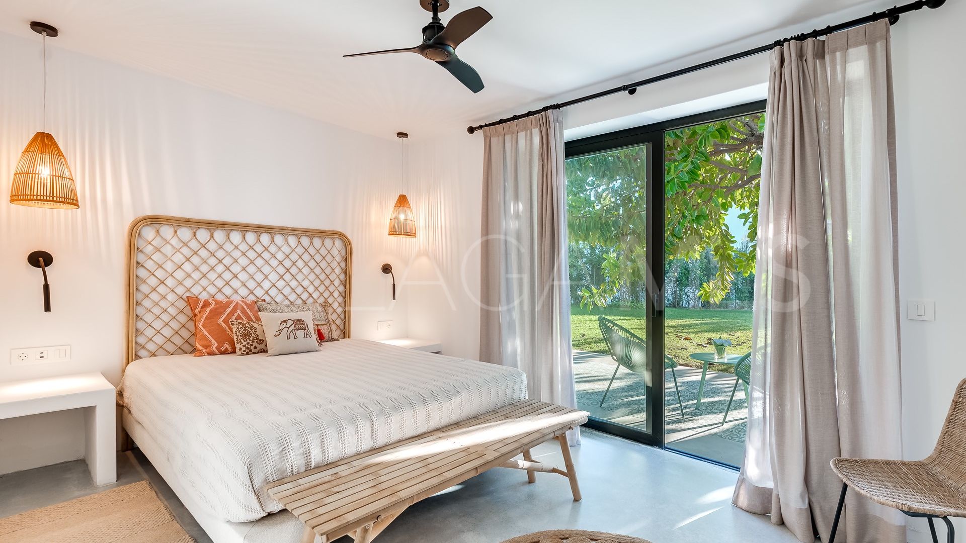 Villa for sale in Guadalmina Baja