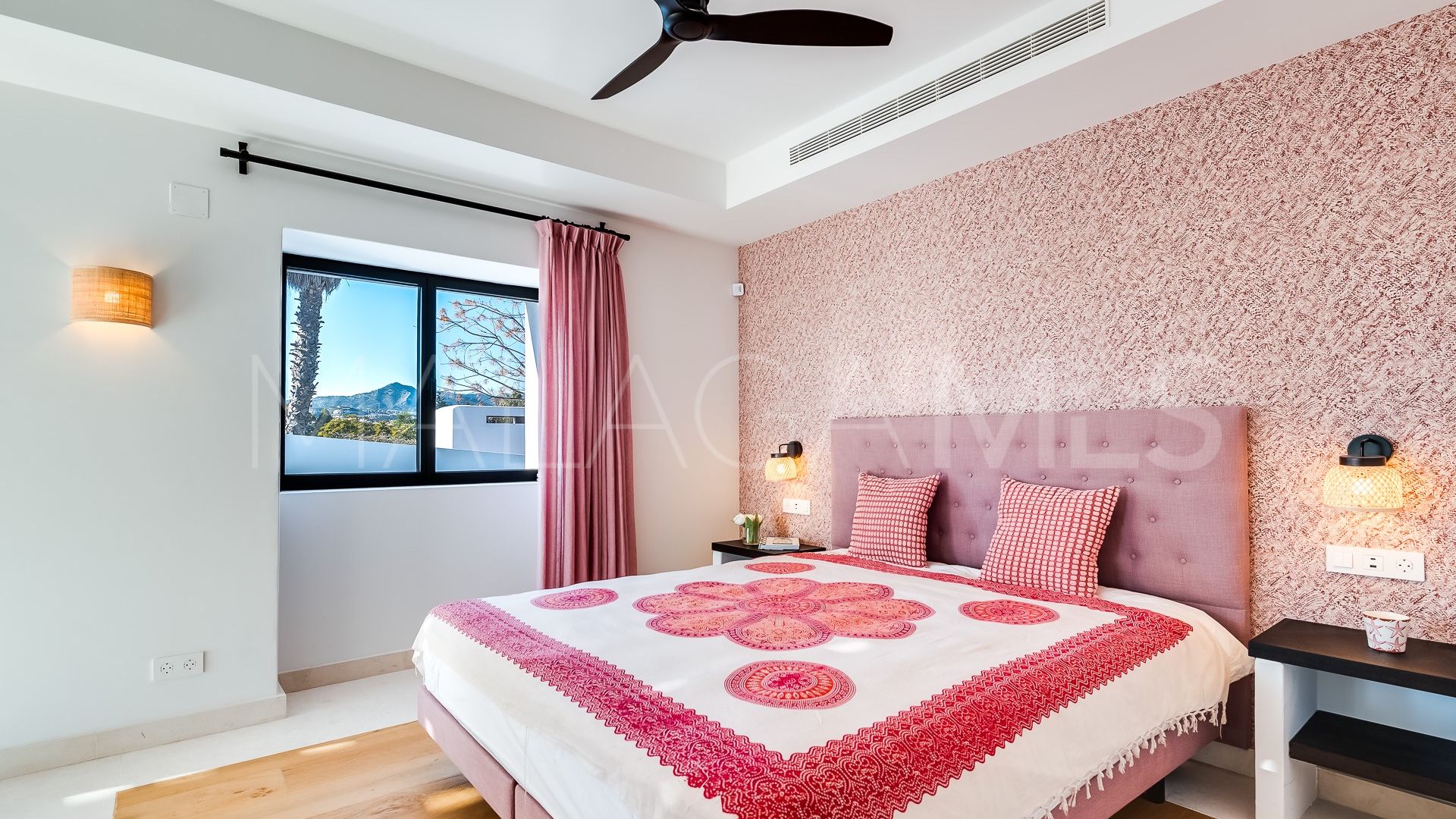 Villa for sale in Guadalmina Baja