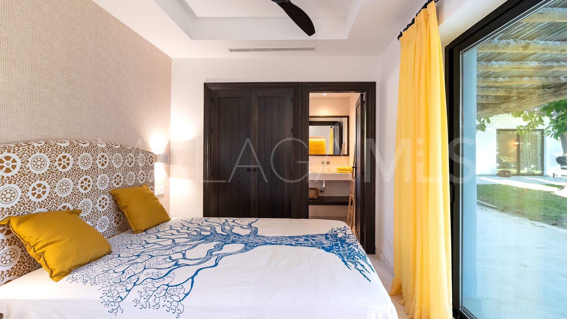 Villa for sale in Guadalmina Baja