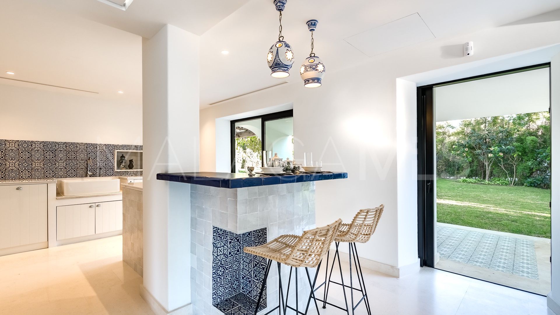 Villa for sale in Guadalmina Baja