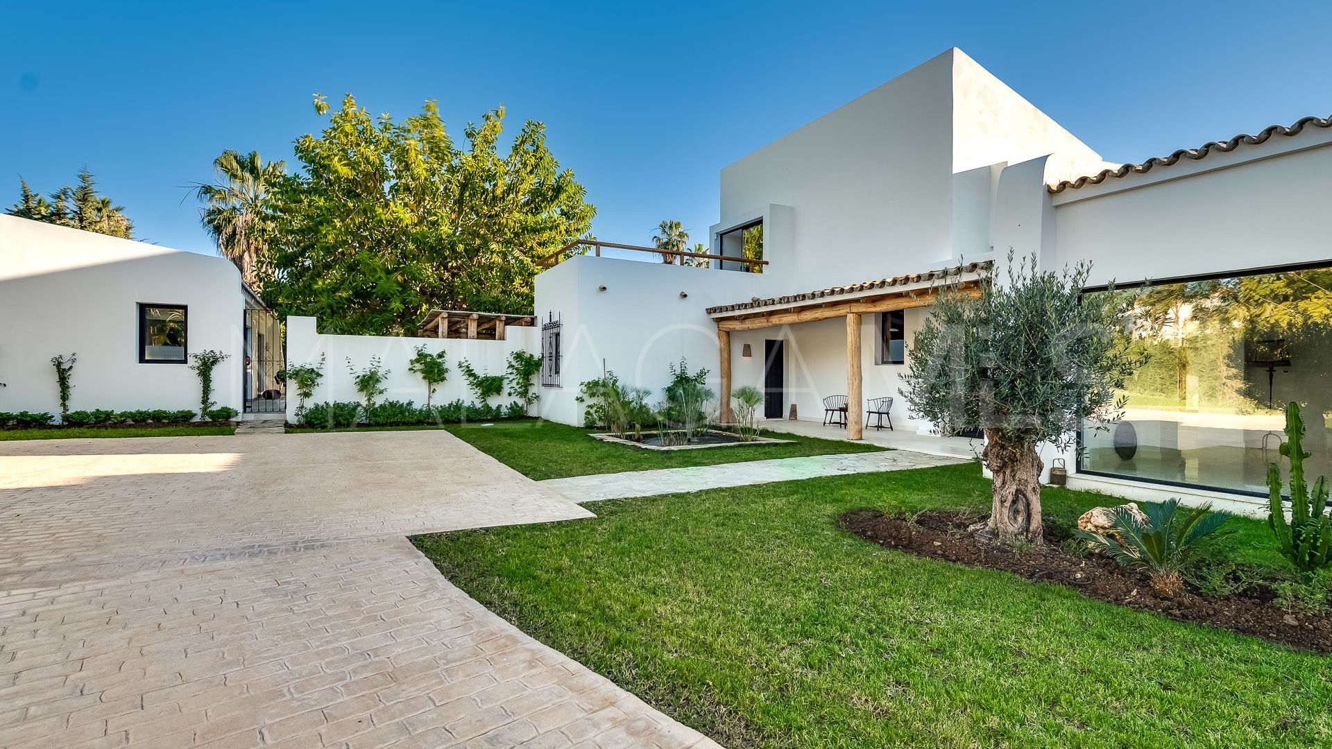 Villa for sale in Guadalmina Baja
