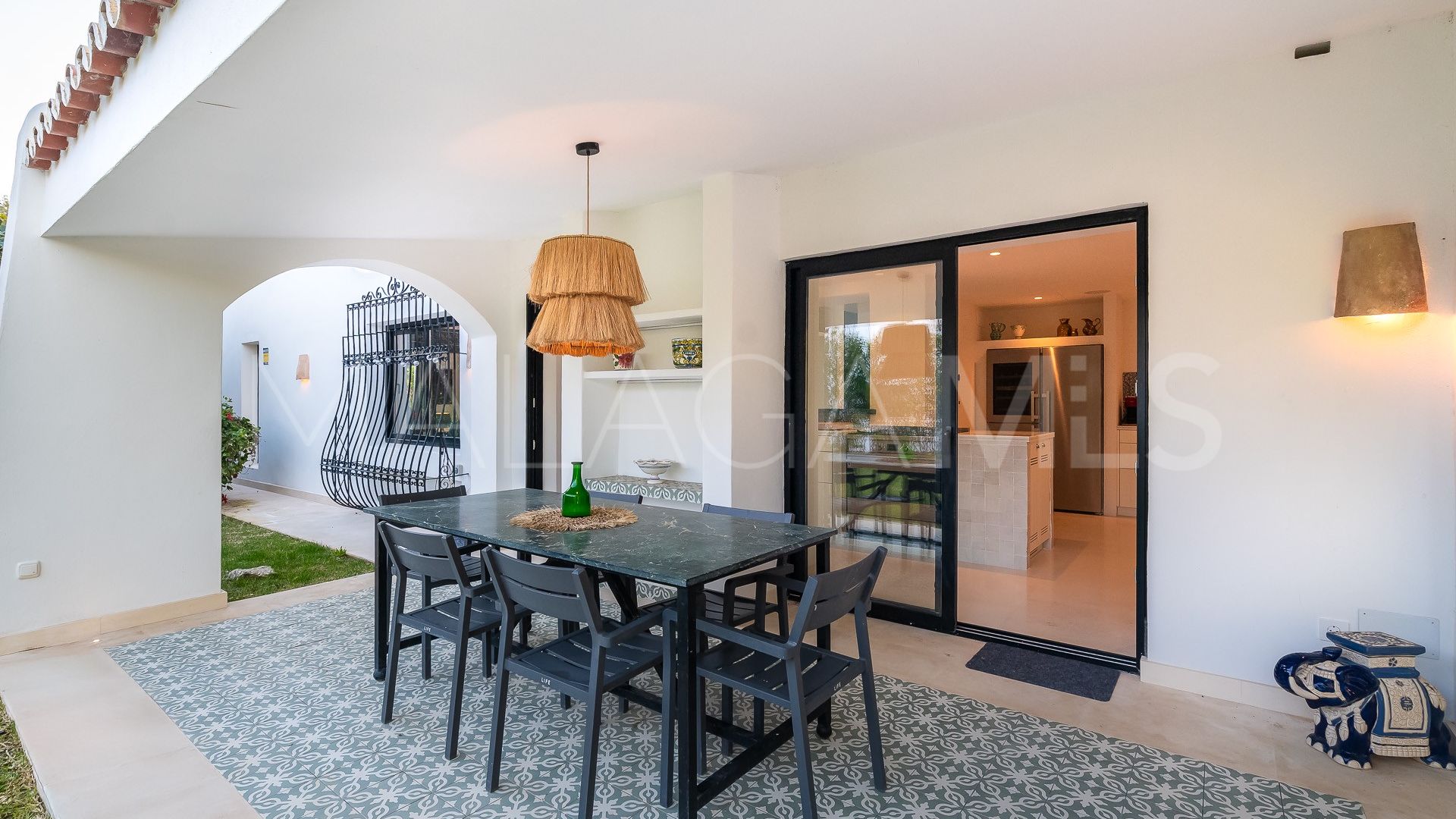 Villa for sale in Guadalmina Baja