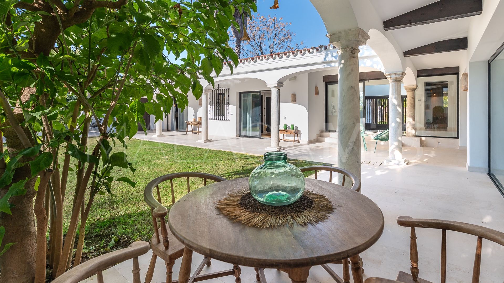 Villa for sale in Guadalmina Baja