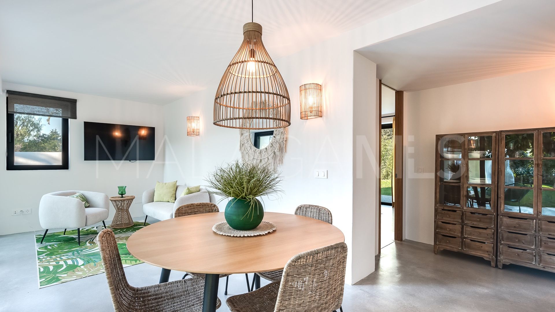 Villa for sale in Guadalmina Baja