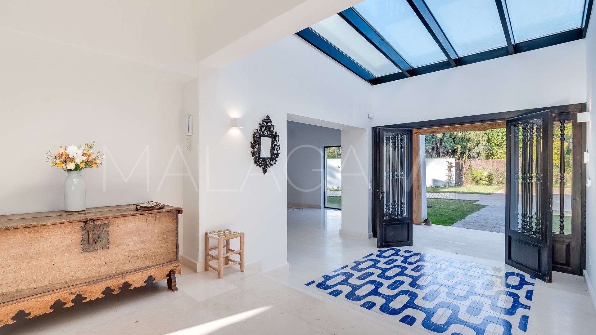 Villa for sale in Guadalmina Baja