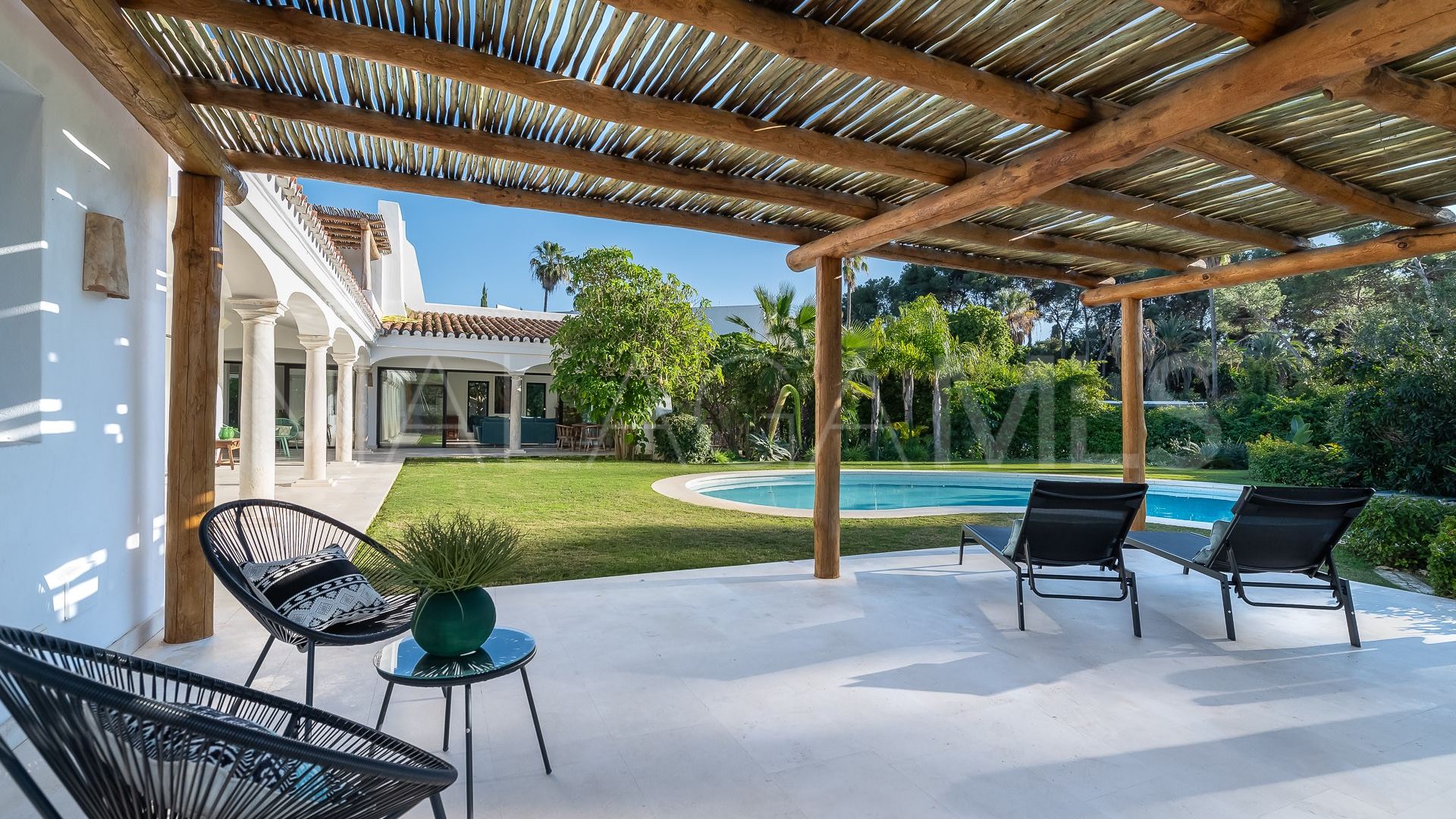 Villa for sale in Guadalmina Baja