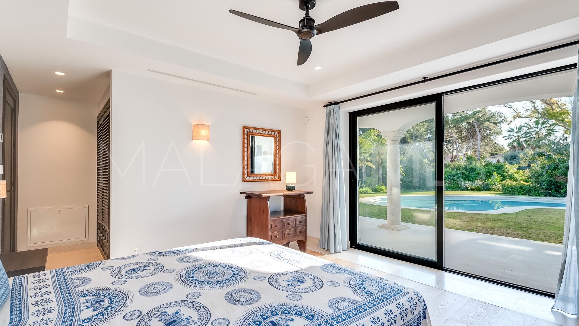 Villa for sale in Guadalmina Baja