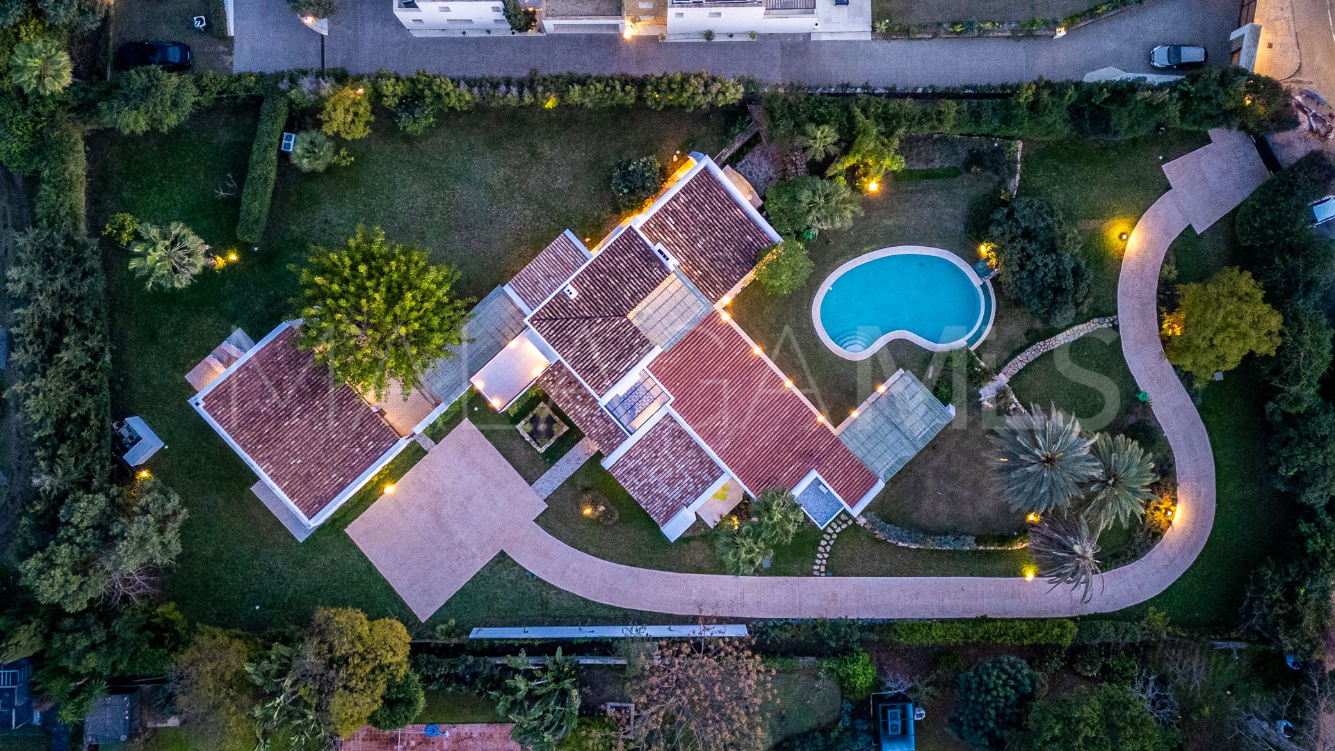 Villa for sale in Guadalmina Baja