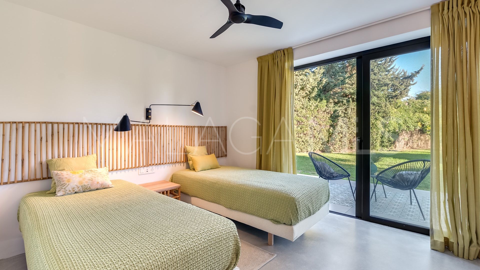 Villa for sale in Guadalmina Baja