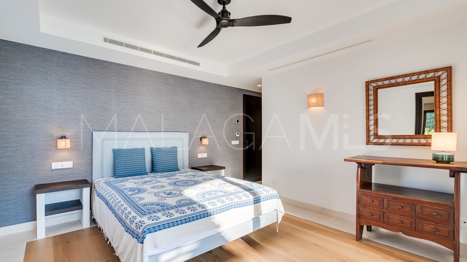 Villa for sale in Guadalmina Baja