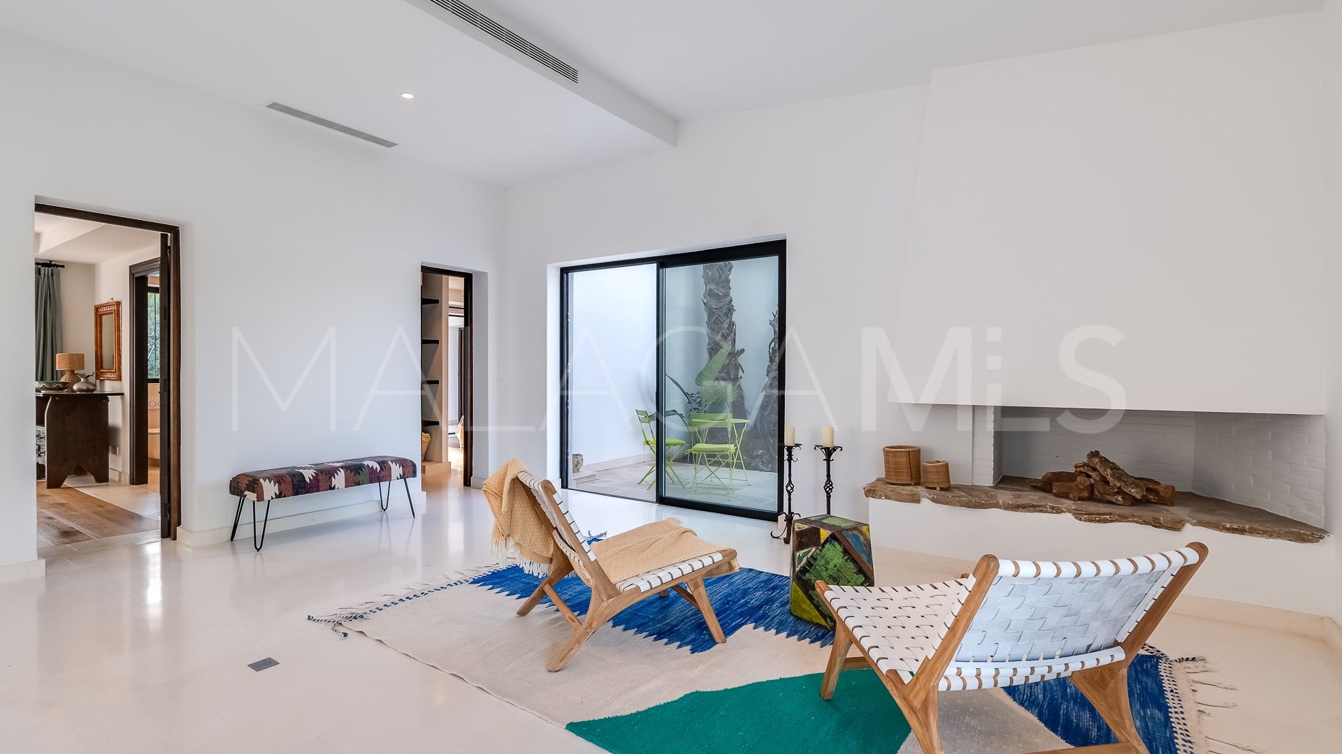 Villa for sale in Guadalmina Baja