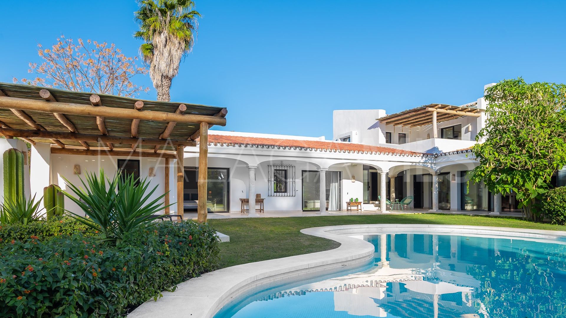 Villa for sale in Guadalmina Baja