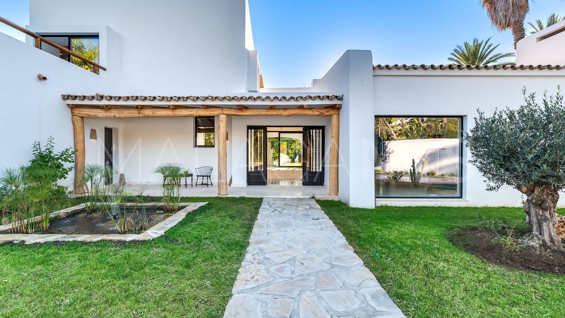 Villa for sale in Guadalmina Baja