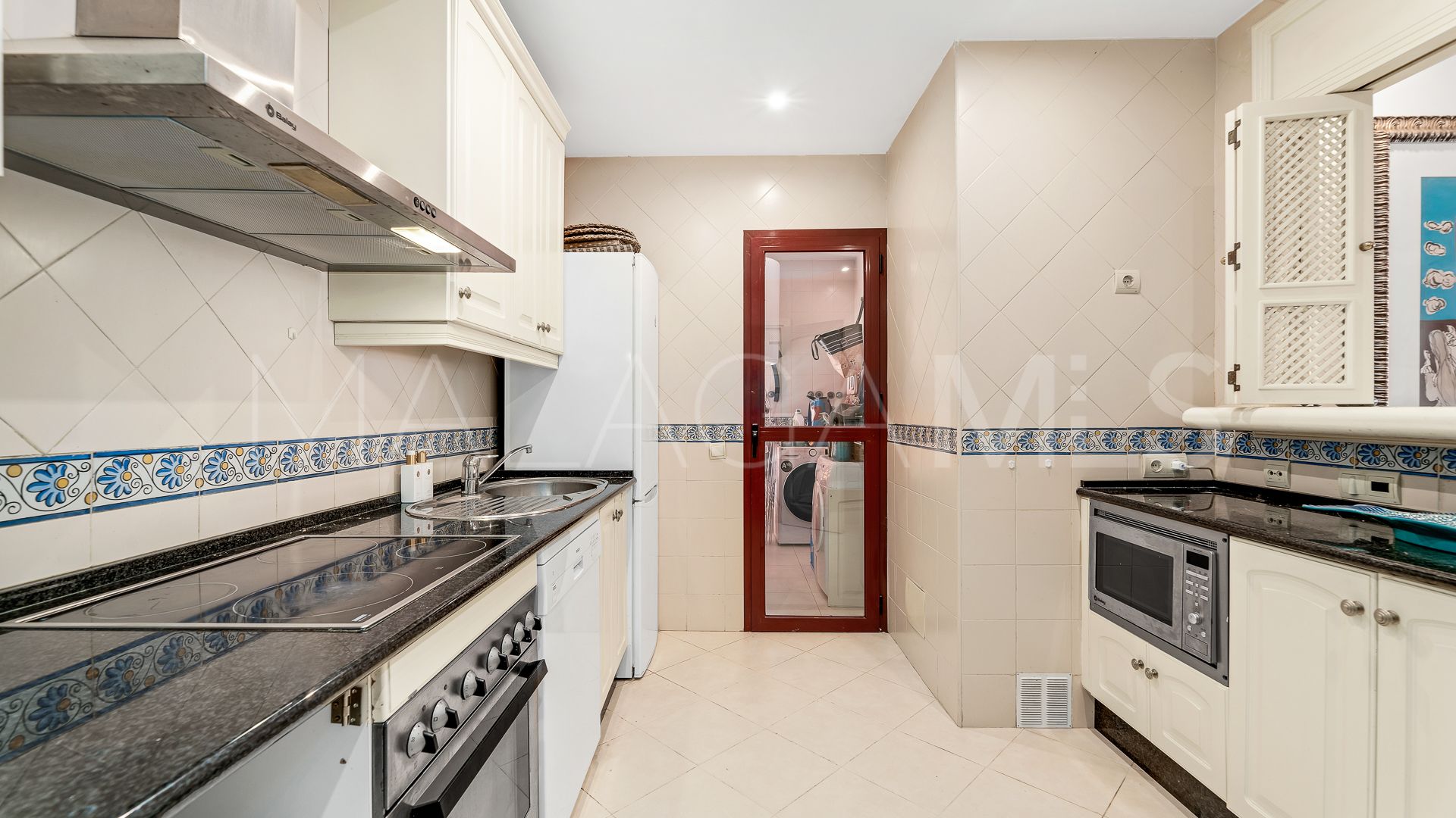 For sale apartment in Elviria