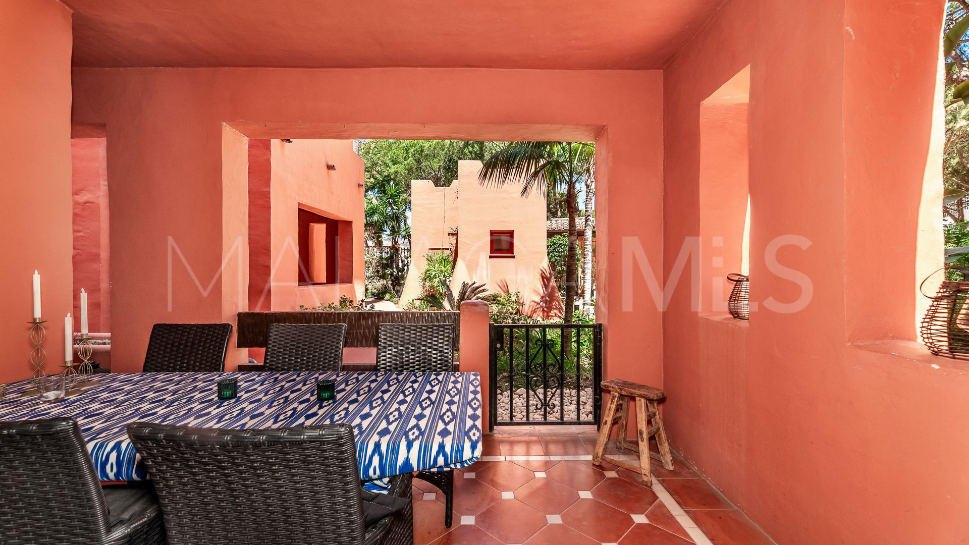 For sale apartment in Elviria