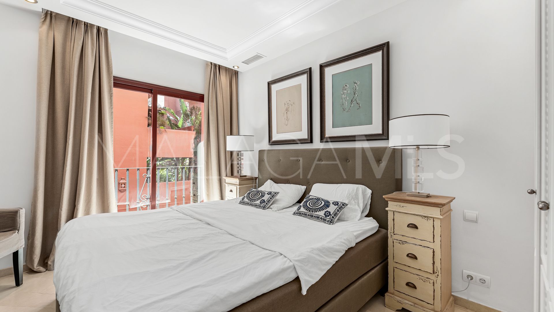 For sale apartment in Elviria